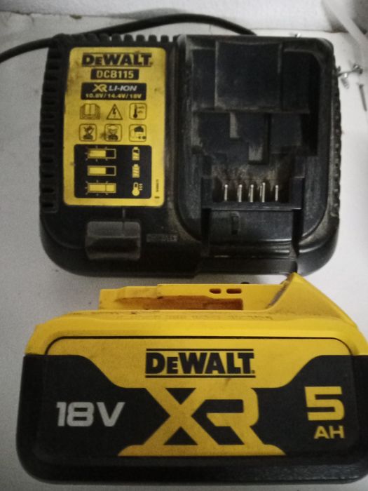 Roçadora DeWalt DCMST561 XR 18V + Bateria 5Ah + Carregador — Excelente