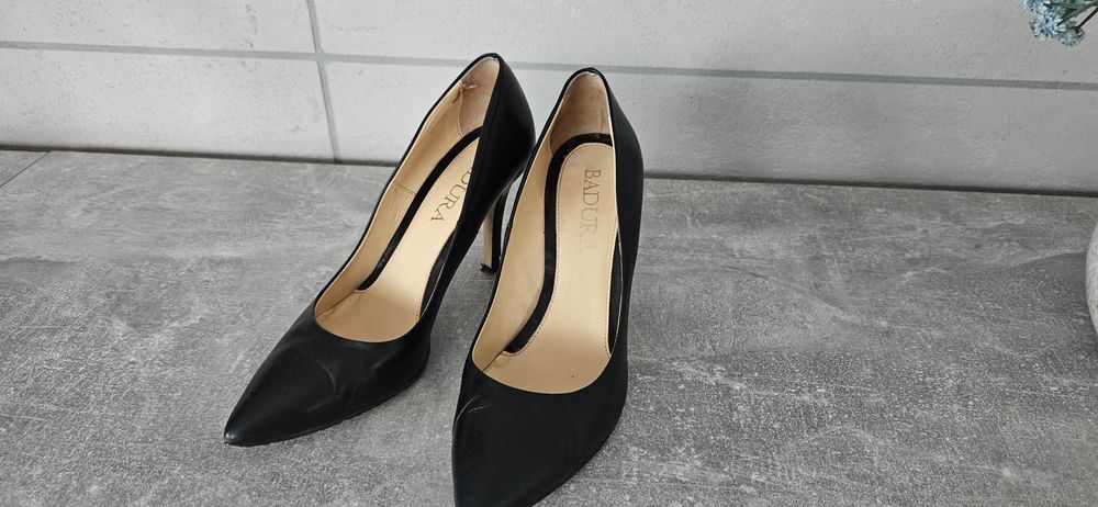 Czółenka  skóra  r 38  Badura