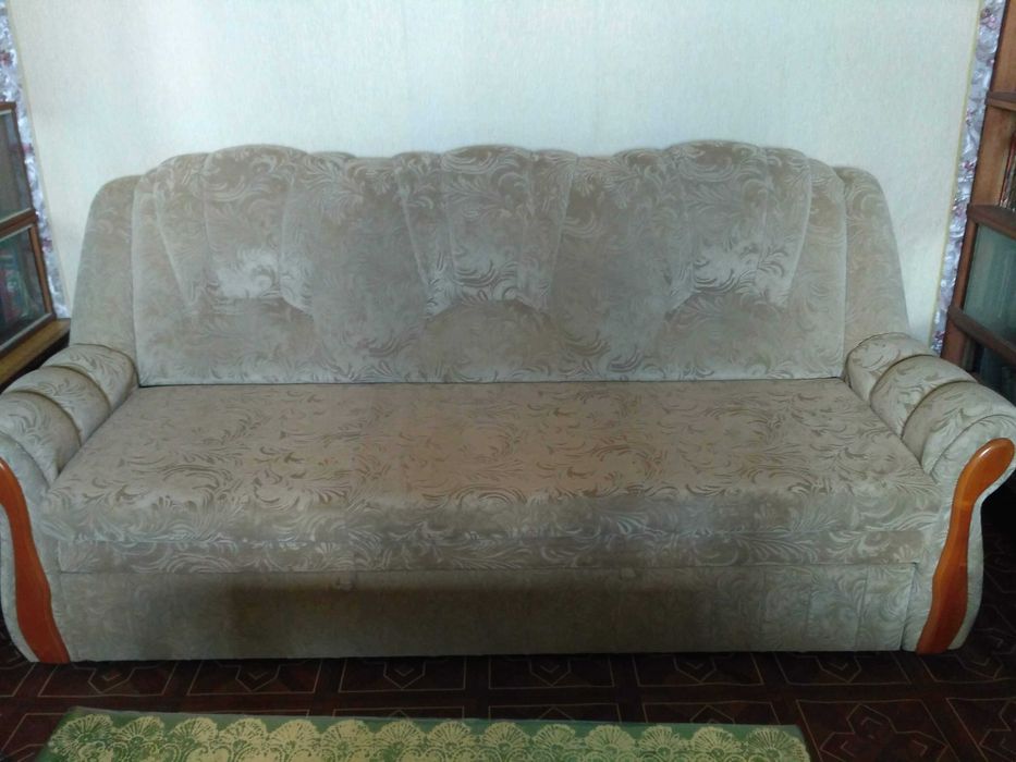 Диван прямой бежевый флис раскладной для гостиной удобный светлый