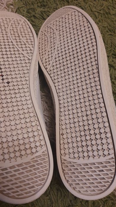 Мужские-кеды кожаные.