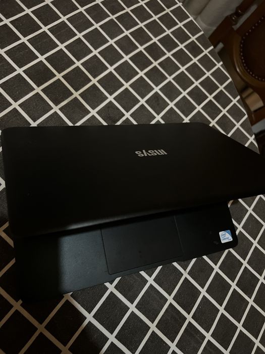 Portátil INSYS 12 polegadas. Bateria viciada, de resto em otimo estado