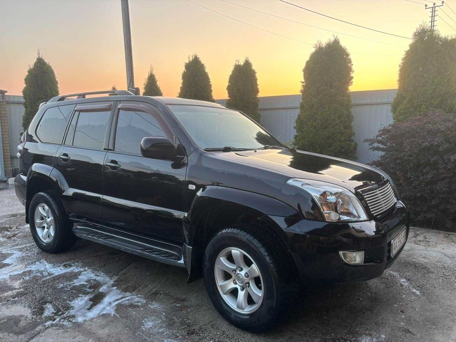 Автомобіль Toyota prado 120