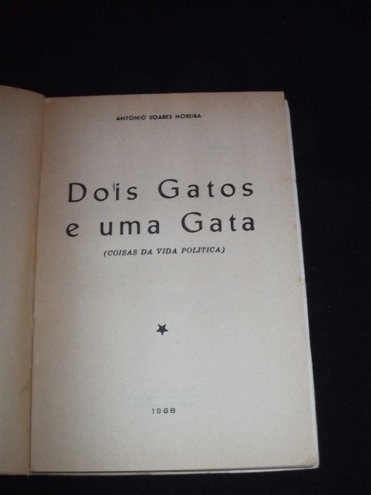 Livro Dois gatos e uma gata coisas da vida política
