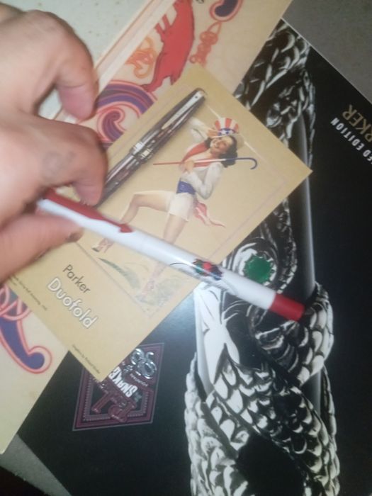 Agenda e caneta da Parker com postal duas revistas de oferta