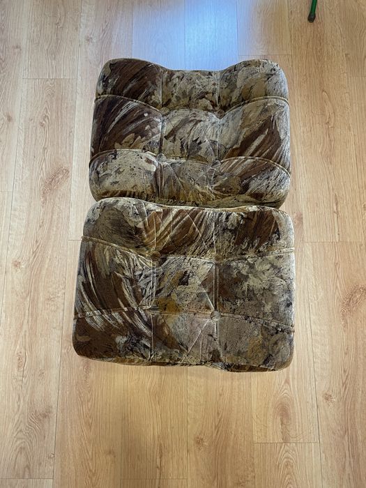 Sprzedam 2 pufy, w dobrym stanie.