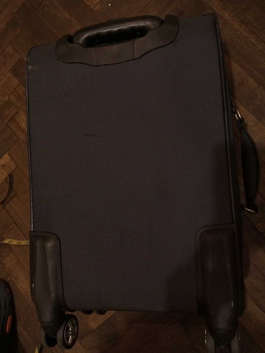 Чемодан пересувний з ручкою і на колесах б/в 50х23х33.5 см