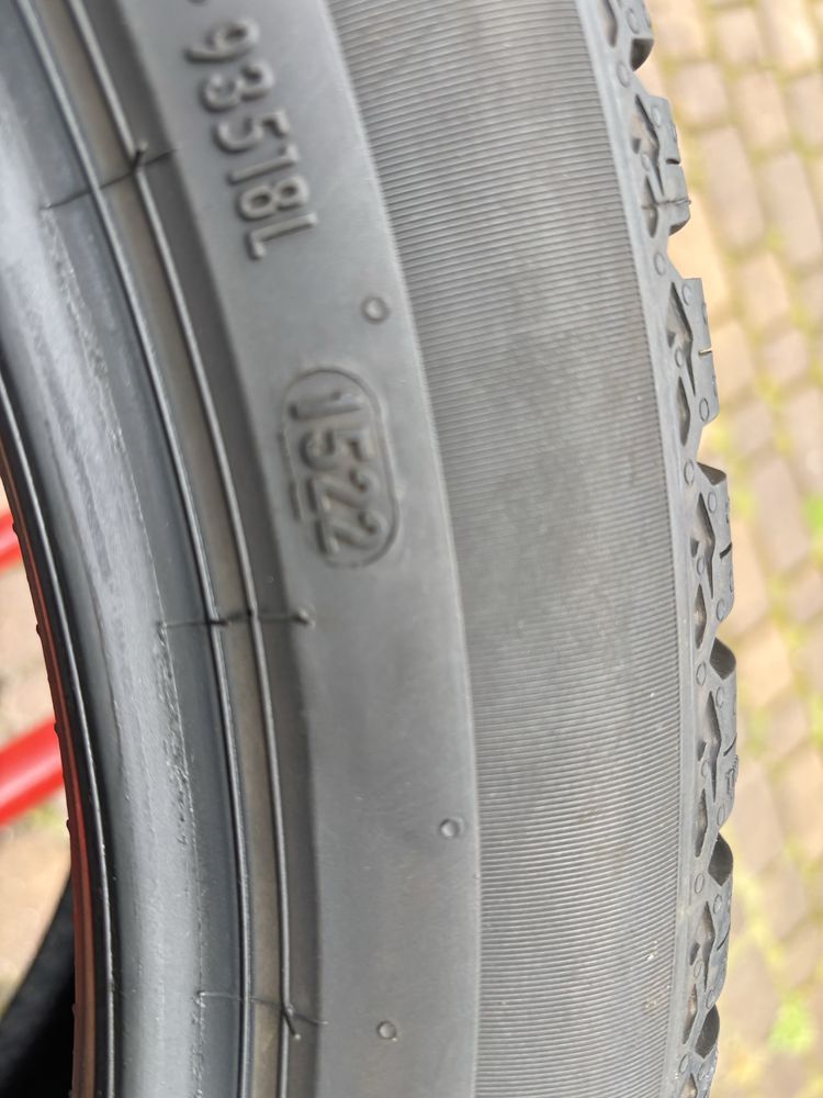 245/40/19 Pirelli całoroczne 22 rok
