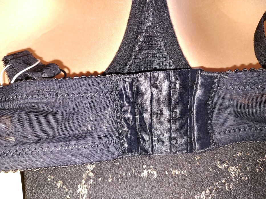 Biustonosz 100E czarny