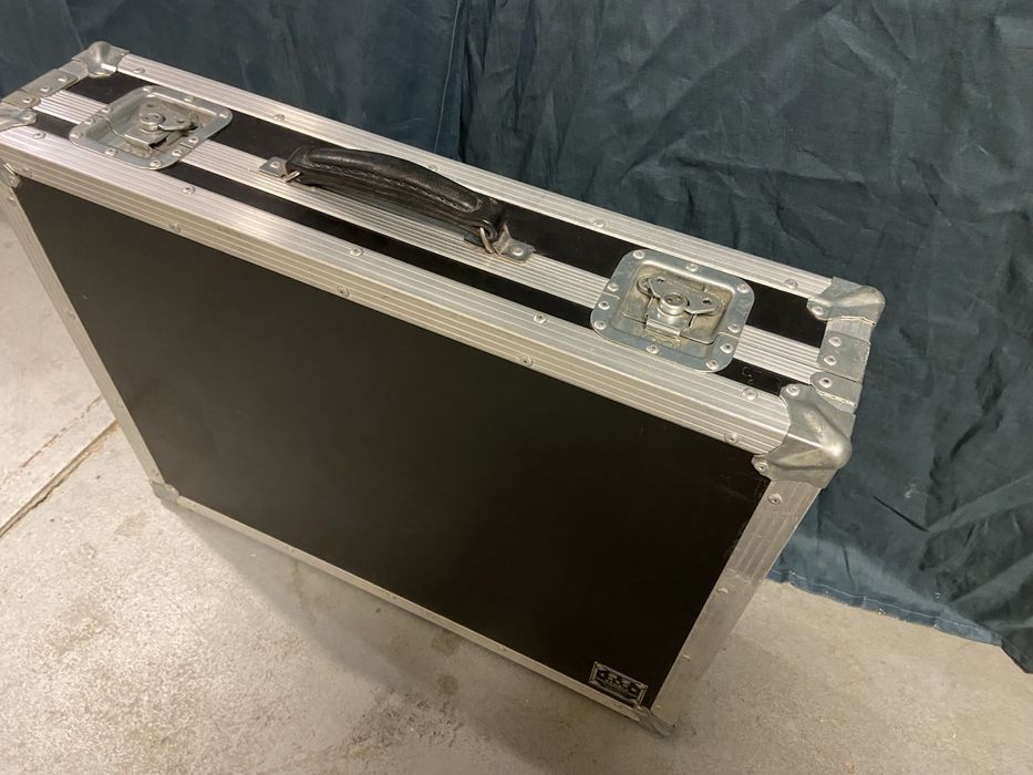 Walizka aluminiowa transportowa