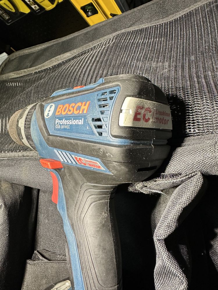 Безщітковий акумуляторний ударний дриль шурупокрут  Bosch GSB 18 V-EC