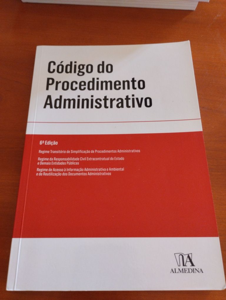 Códigos e processos de direito