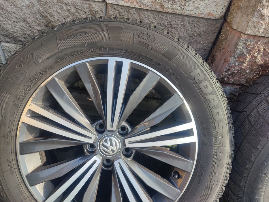 Шина Roadstone Winguard Ice 235/60R18 103Q