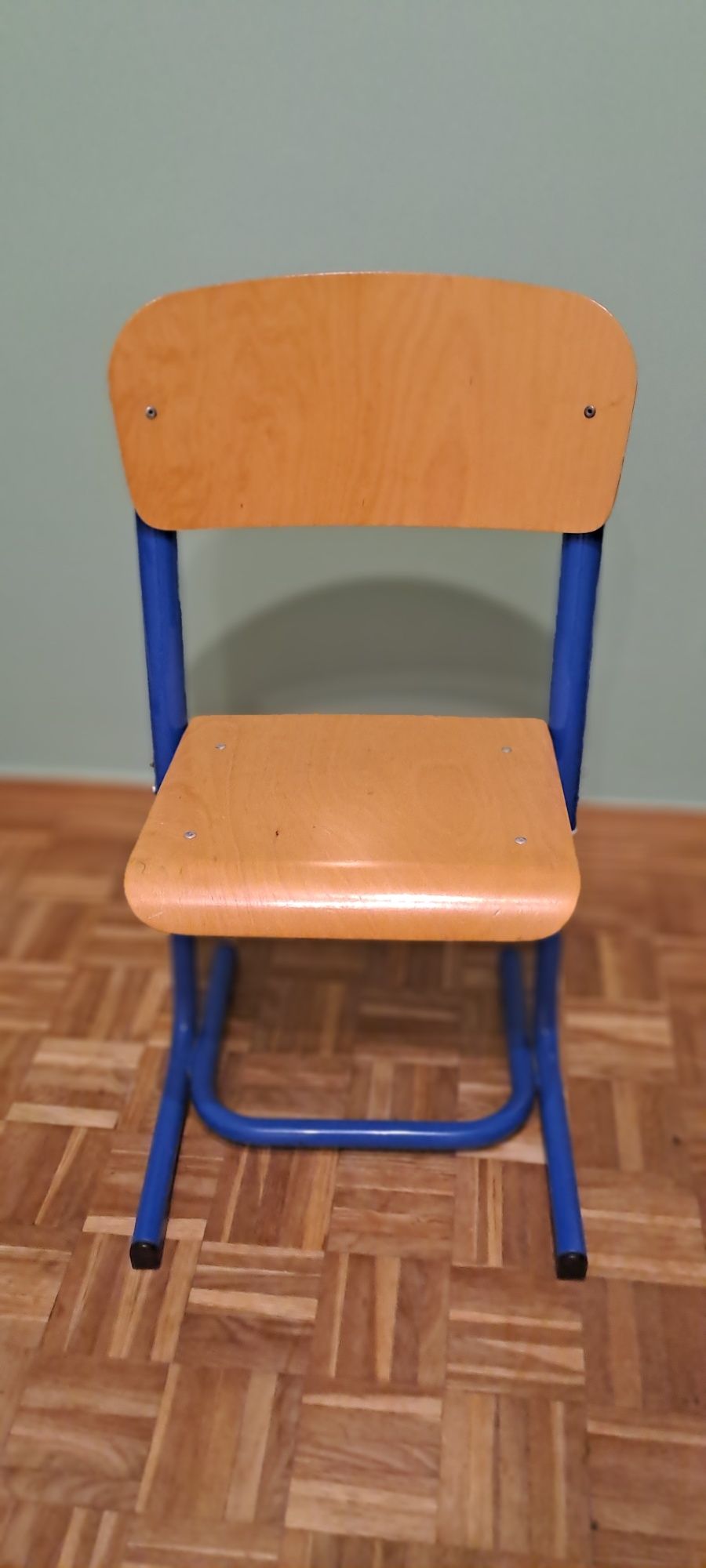 Krzeslo szkolne, do nauki pisania