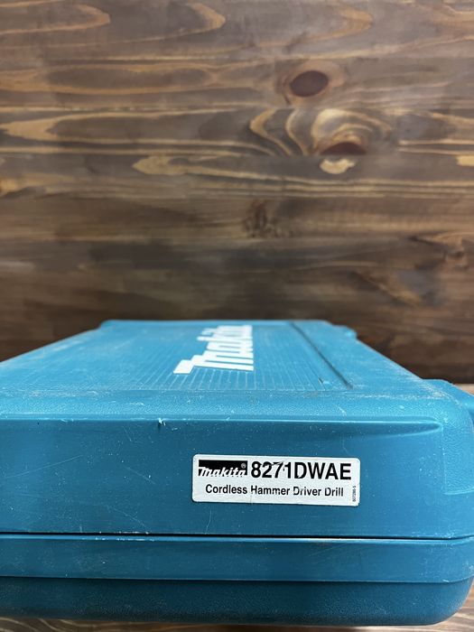 Акумуляторний шуруповерт Makita 8271DWAE