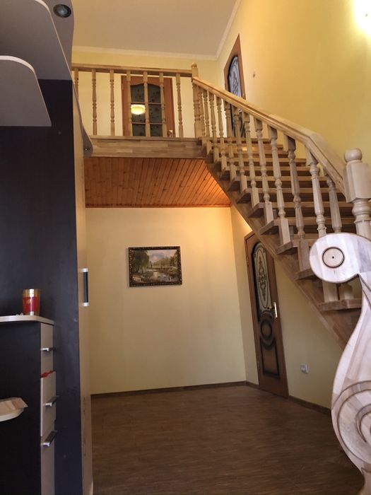 Сходи з дерева, на замовлення