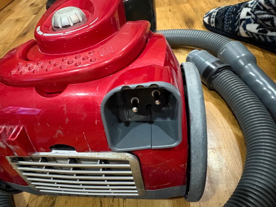 Продам пилосос Scarlett 1600W