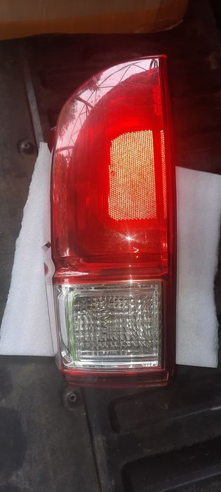 Toyota tacoma 2017 фонарь задний левый