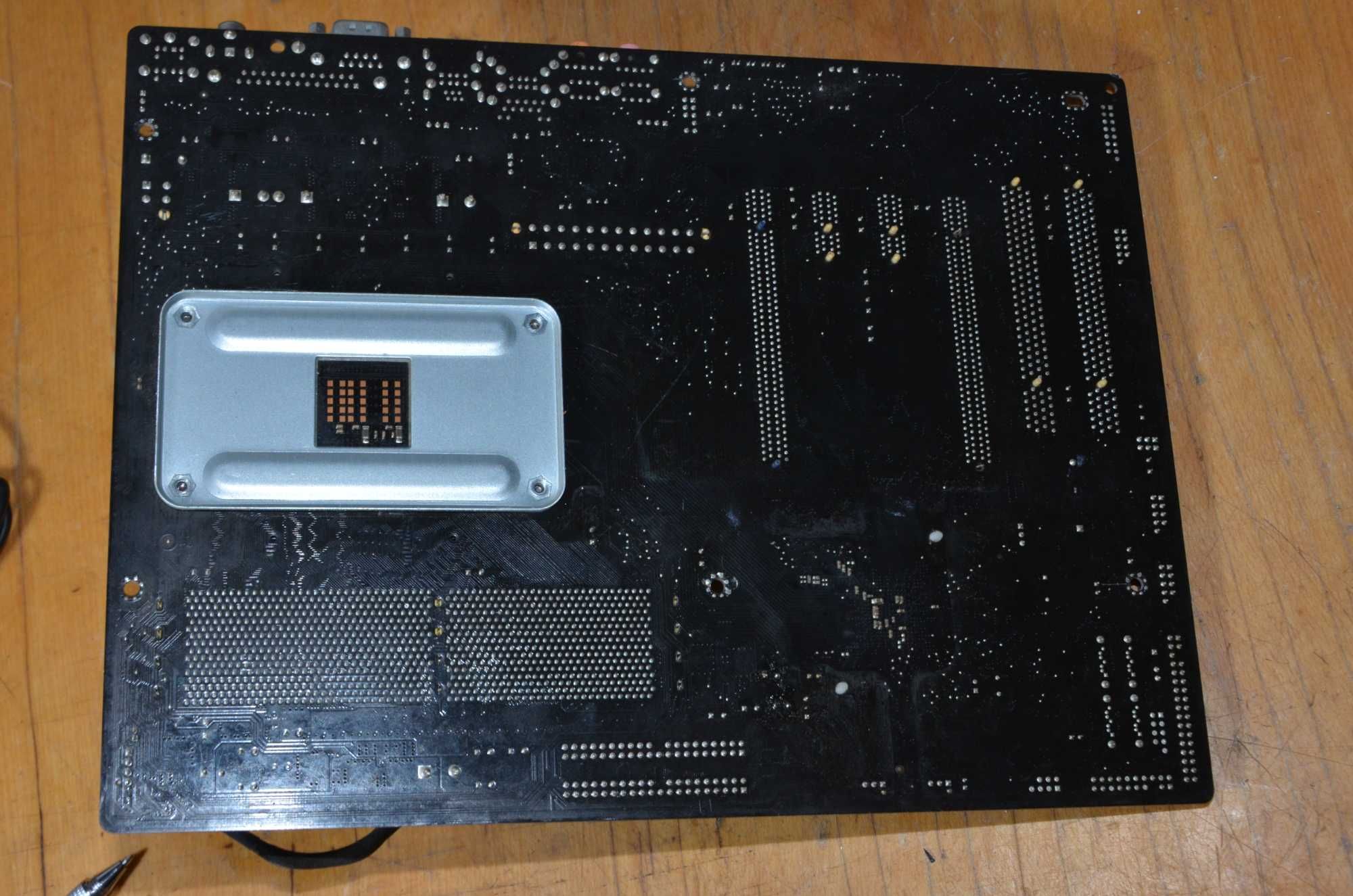 Материнська плата AM2 Asus M2N-E +Athlon64 5000+ +3GB DDR2 +Cooler.