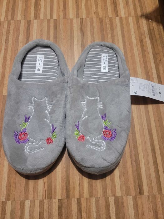 Kapcie z kotkiem rozm. 38