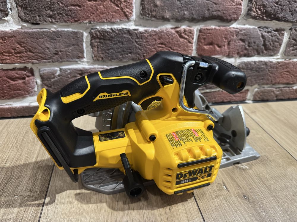 Аккумуляторная дисковая пила(паркетка) DeWalt DCS565
