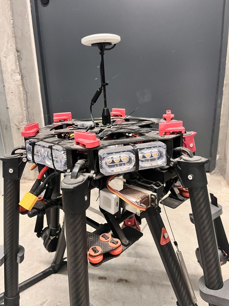 Dron DJI S900 procesor A3 aparatura sterująca