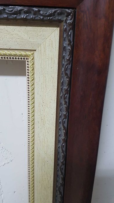 Moldura madeira antiga vintage em bom estado