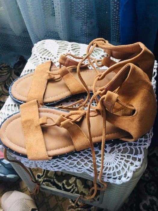 Босоніжки жіночі