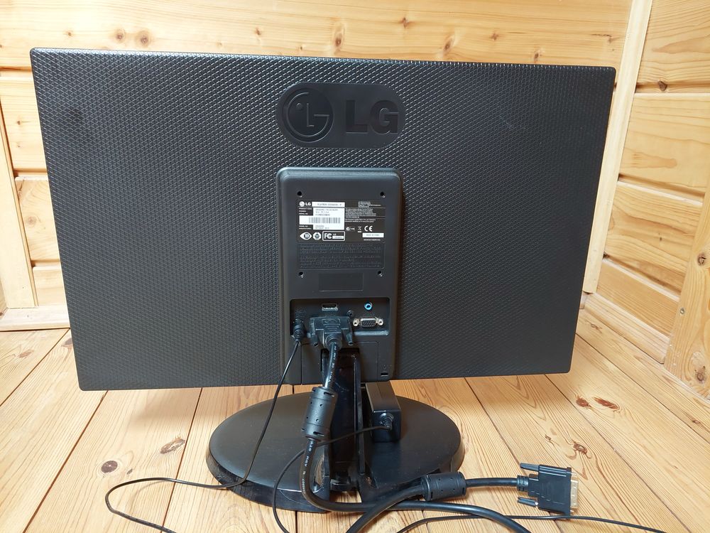 Monitor komputerowy LG Flatron 22EA53VQ-P  22 cale