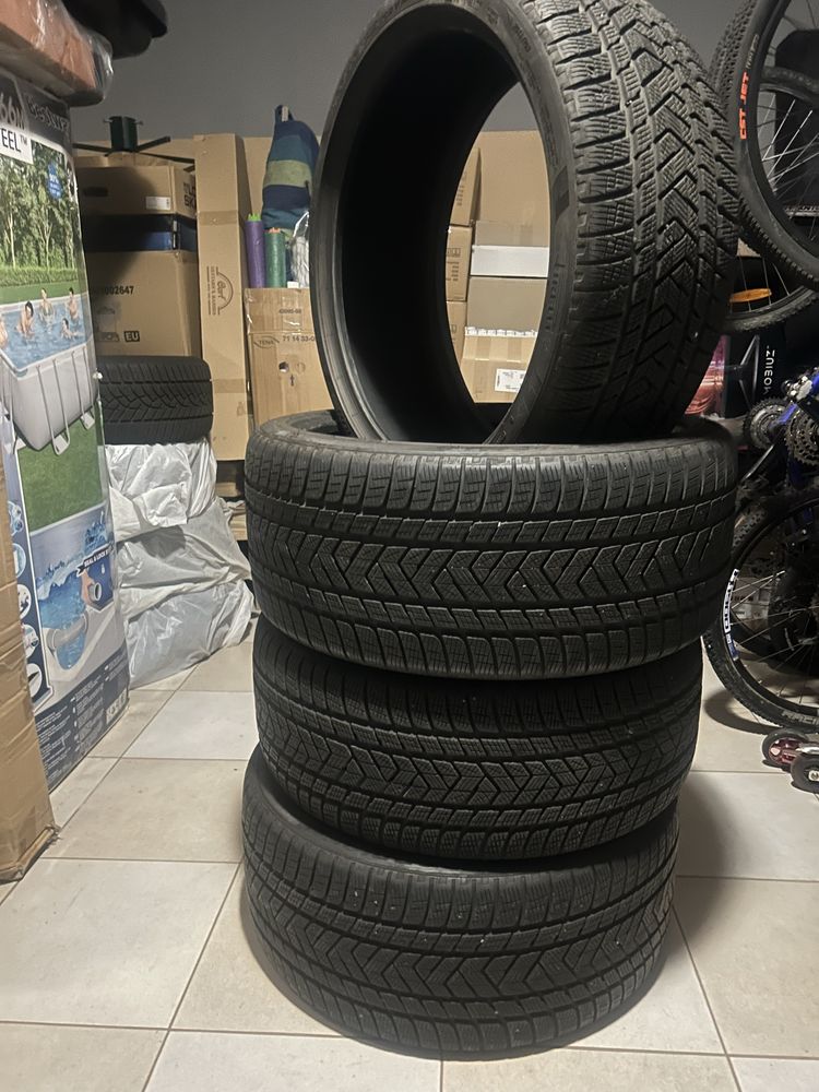 З Зимові шини Pirelli Scorpion Winter (265/35R22 102V)