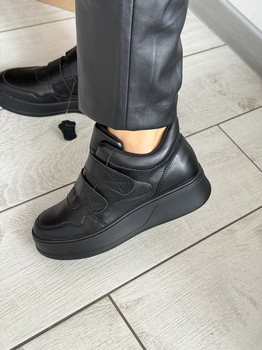 Кросівки на липучках демісезонні