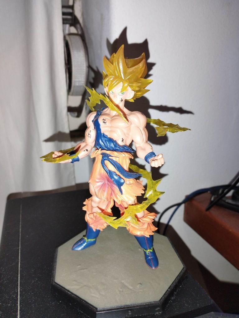 Son Goku Super Saiyan Estátua