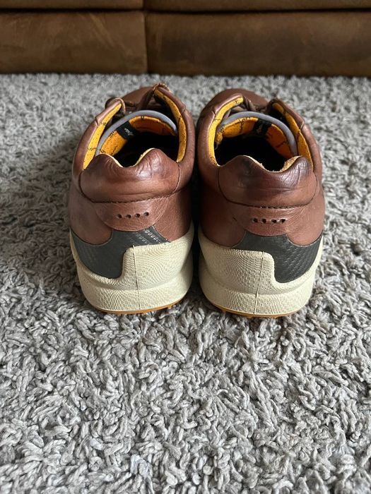 Кроссовки фирмы Ecco