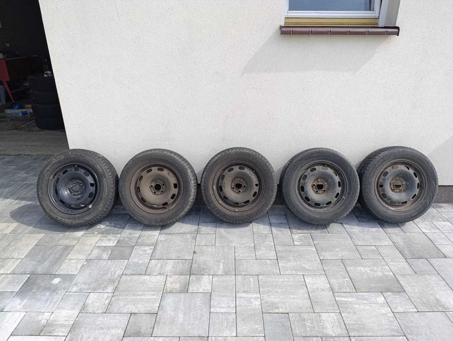 Komplet opon zimowych 195/65R15 na felgach stalowych 5x11