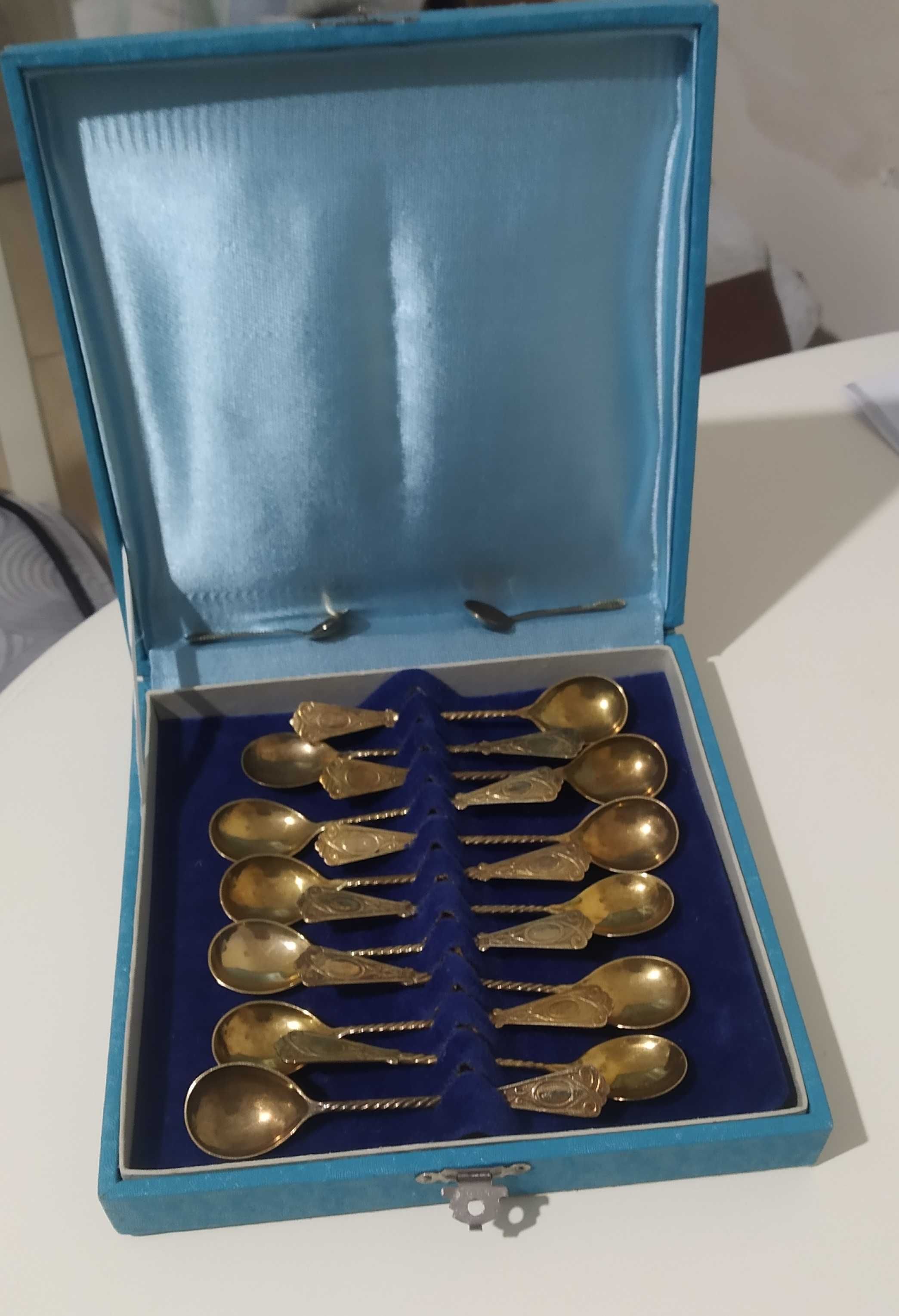 Komplet 12 srebrnych łyżeczek ZSRR w oryginalnym pudełku