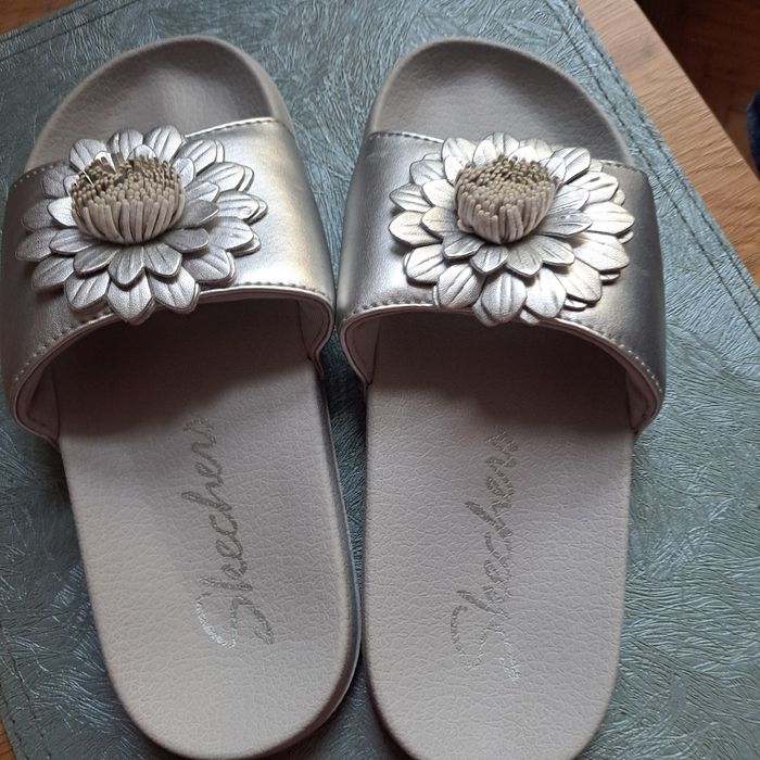Klapki Skechers,Nowe