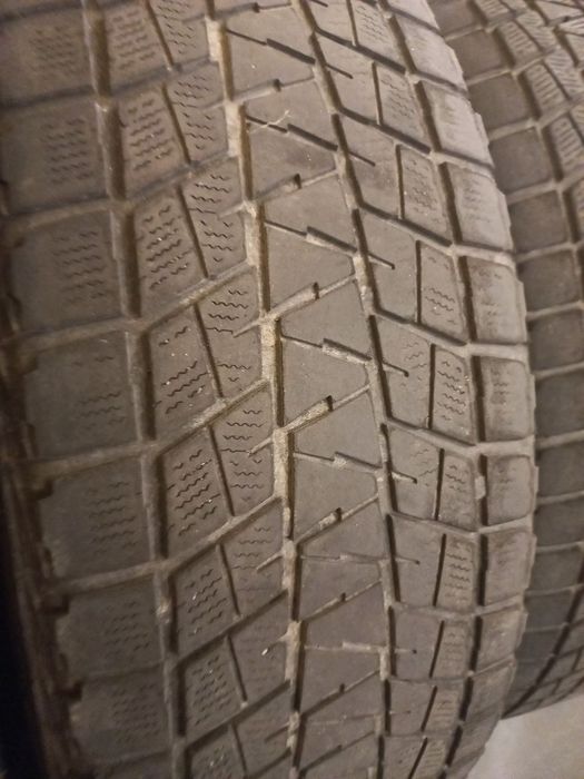 Продам зимову гуму 236/65/18 Bridgestone Blizzak       
Bridgestone Bl