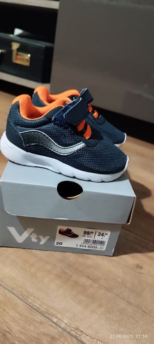 Buty dziecięce / adidas / sportowe Vty r. 20