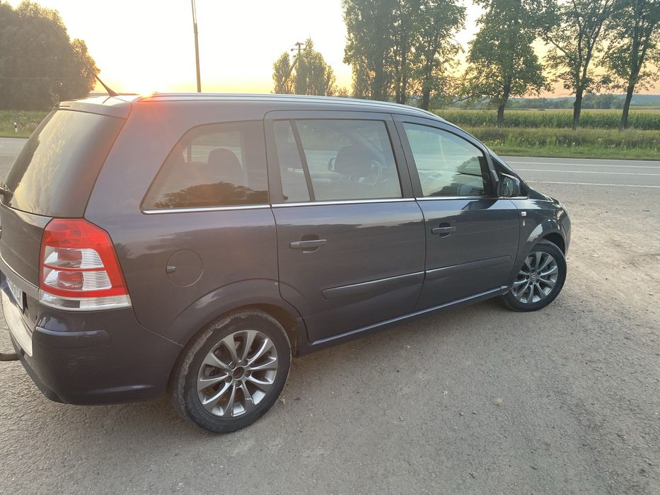 Opel Zafira b 2.2 бензин