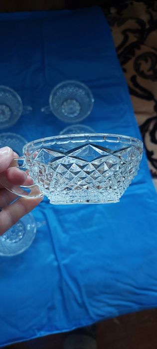 Piękne kryształowe filiżanki