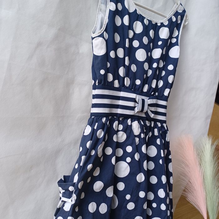 Sukienka Reporter groszki lata 80 90 koła kółka biała granatowa