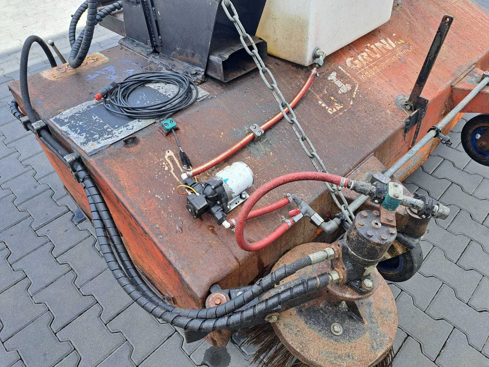 Zamiatarka uliczna Grünig GSX2000 hydrauliczna do koparko ładowarki
