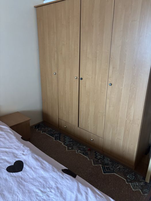 Ліжко, шафа, туалетний столик, дві приліжкові тумбочки