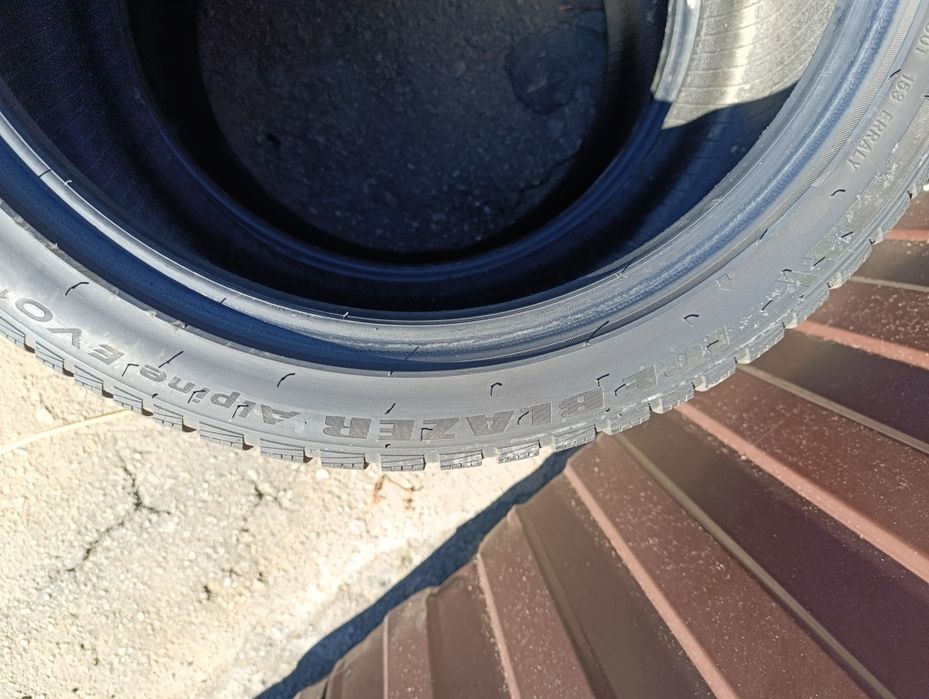 Резина 245/40/18 зима майже нова