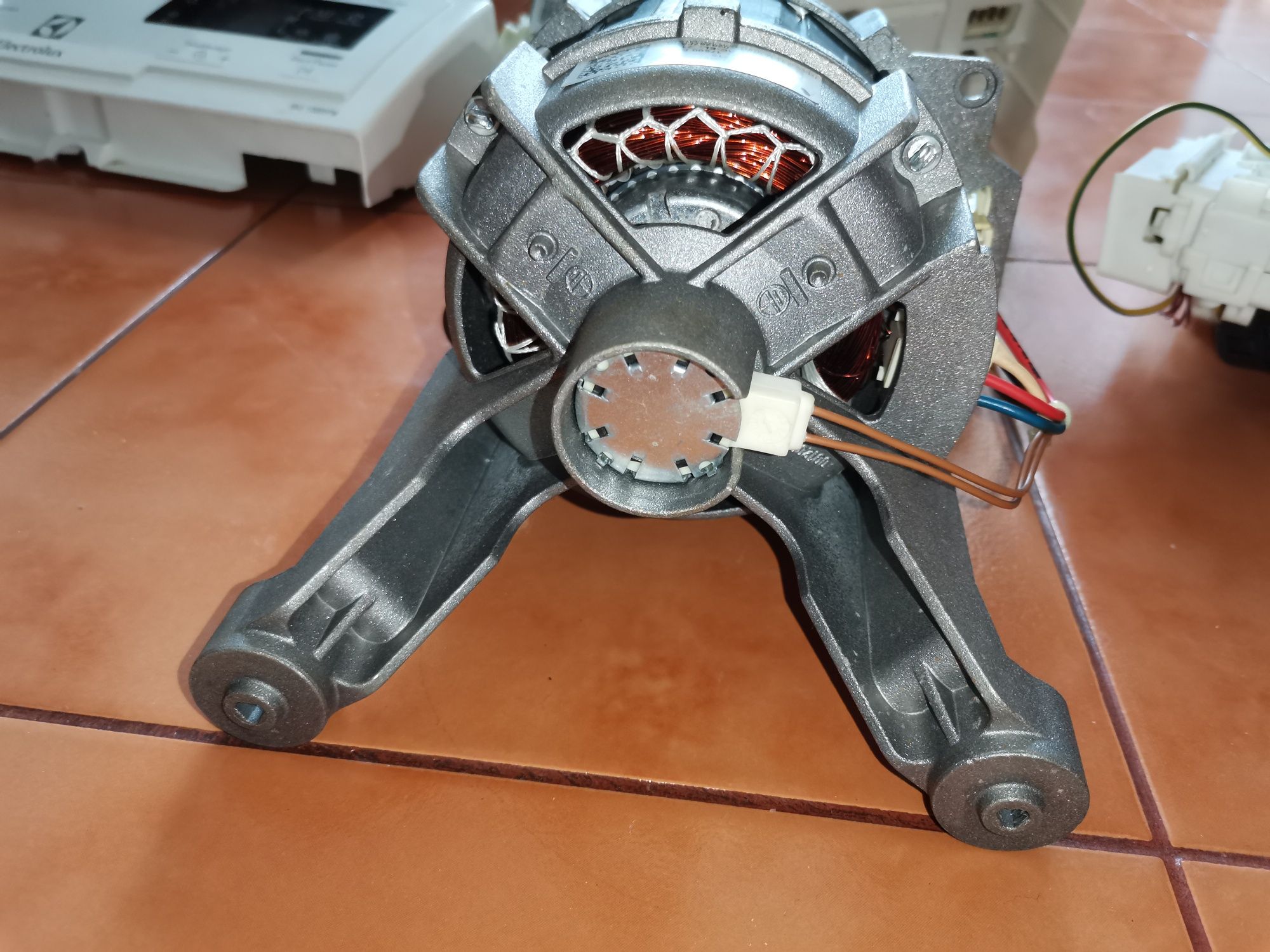 Мотор для стиральной машины Electrolux Nidec 20585.119