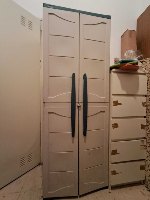 Armário de arrumação em plástico resistente - 4 prateleiras