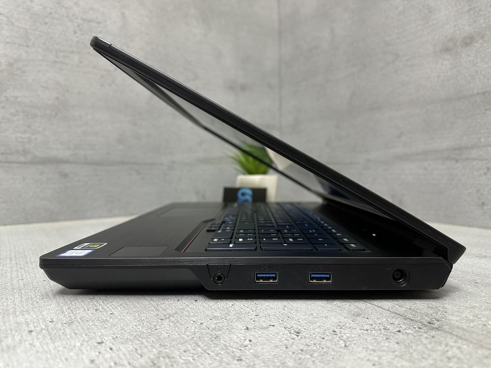 Ігровий ноутбук Fujitsu H780/I7-8750H/15.6"/32gb ddr4/512 ssd/Nvidia