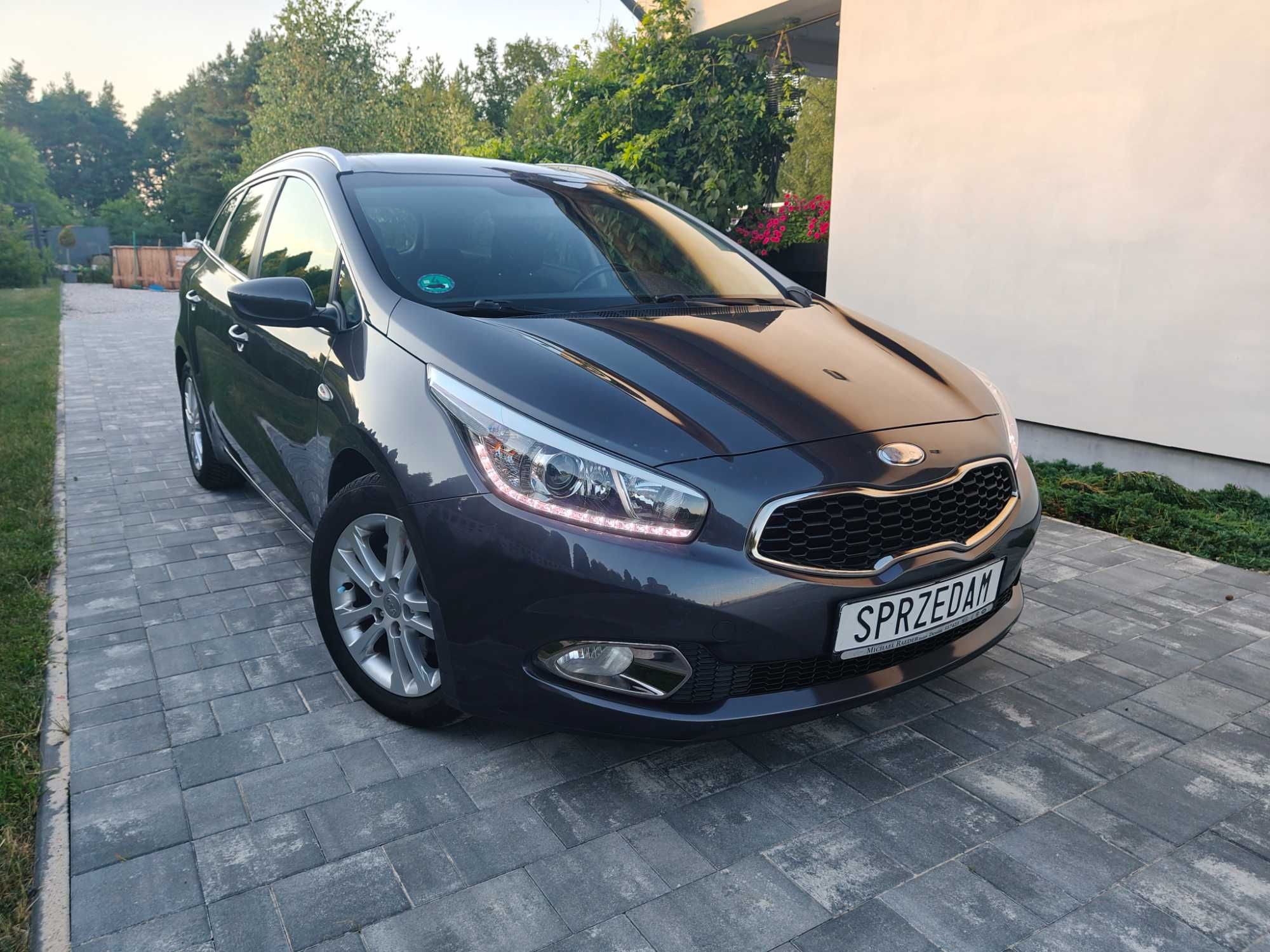 Kia Cee'd 2013 1.4 Benz, Webasto