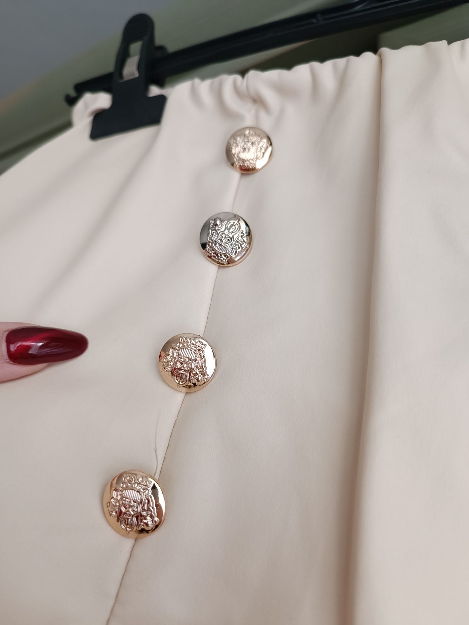 Nowe spodnie woskowane eleganckie ecru legginsy