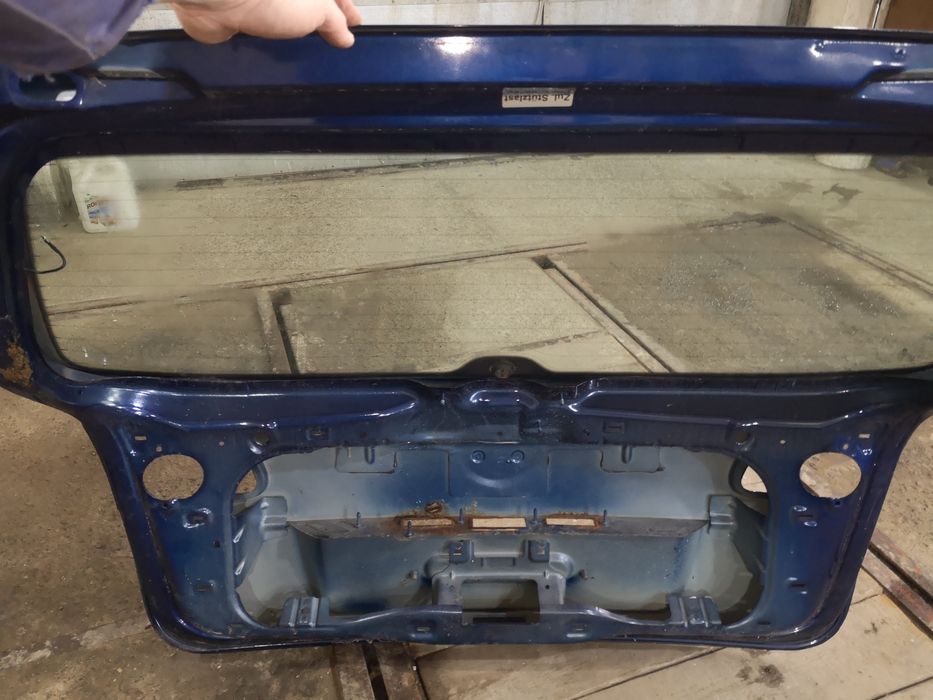 Продам кришку ляду багажника Пасат Б6