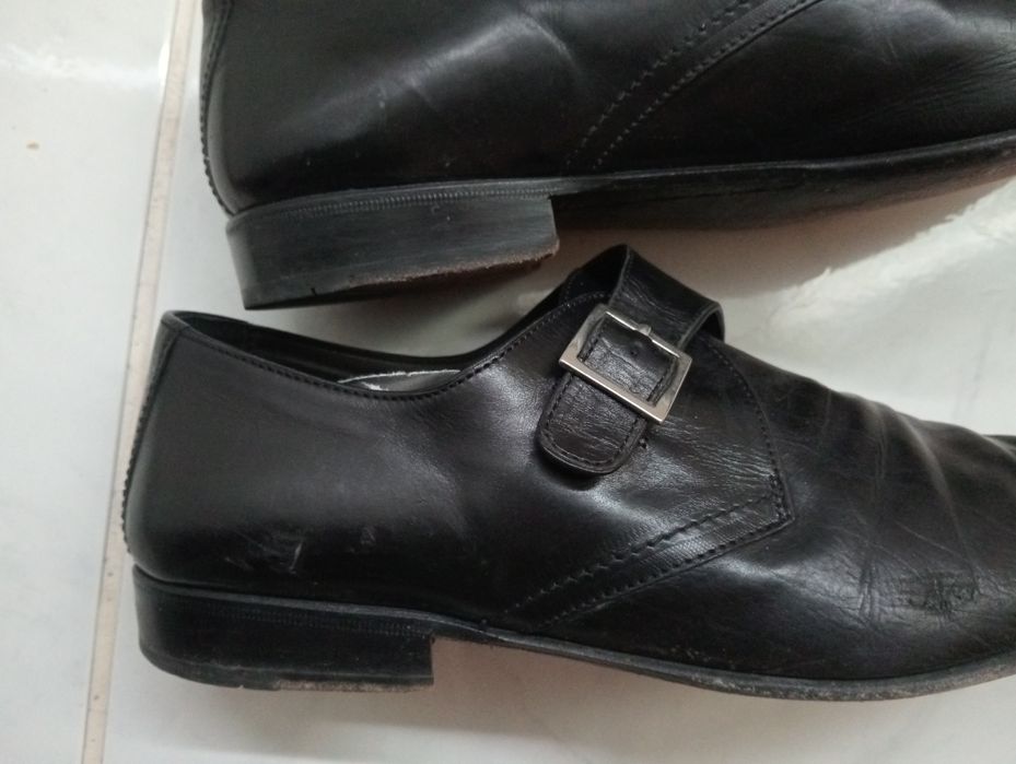 Sapatos em pele . impecáveis.43
